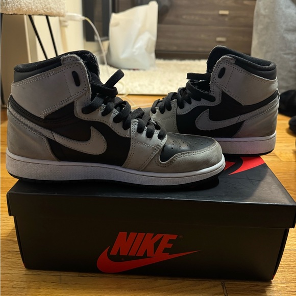 Jordan 1s Shadow 2.0 - Picture 3 of 4